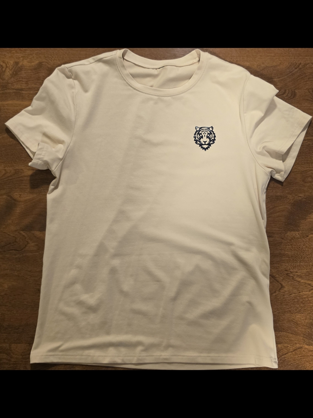 Shein Men's Cream Crewneck T-Shirt with Tiger Emblem